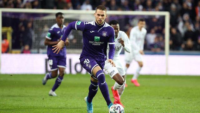 斯也略胜一 斯也略胜一