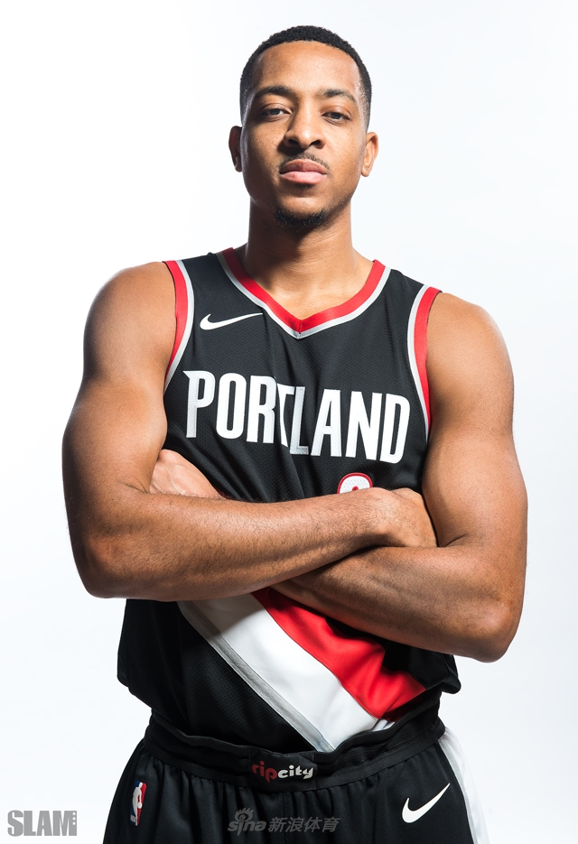 她展现了超 她展现了超